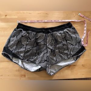 Lululemon Hotty Hot Shorts size 10